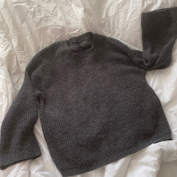 ROMEO AND JULIET COUTURE gray sweater - Picture 1 of 4